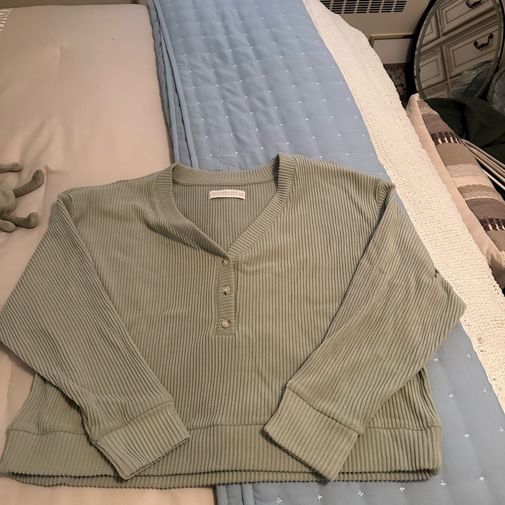 Abercrombie & Fitch Sage V-Neck Ribbed Top